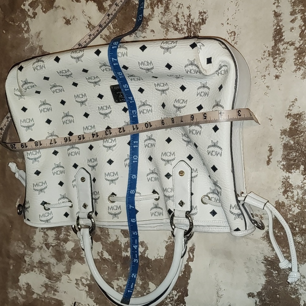 Auth MCM Visetos White Drawstring Bucket Two way bag. - Picture 16 of 16